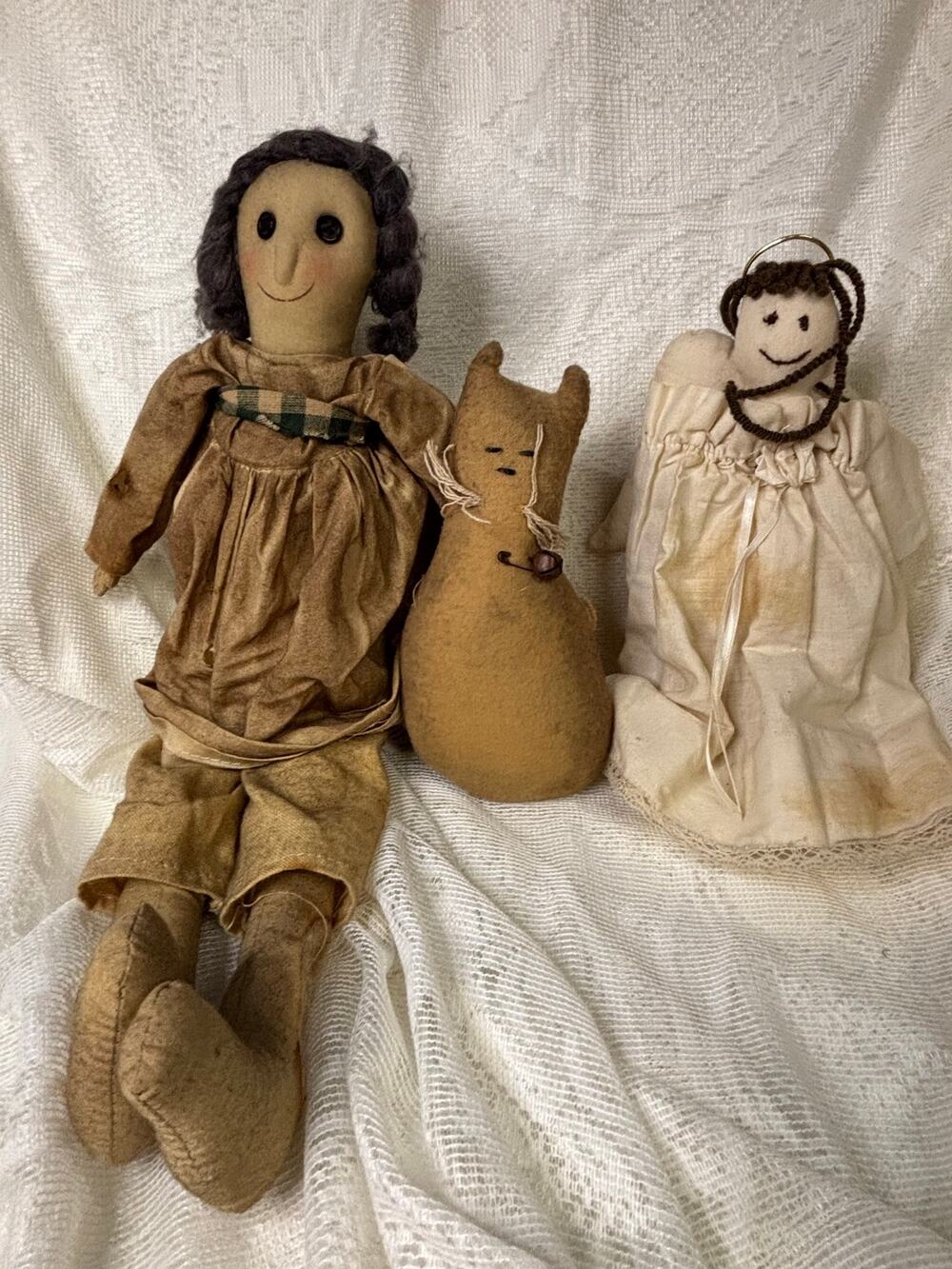 READ Primitive Americana Grungy Doll Lot Angel Cat Cloth Figures Repair Reuse